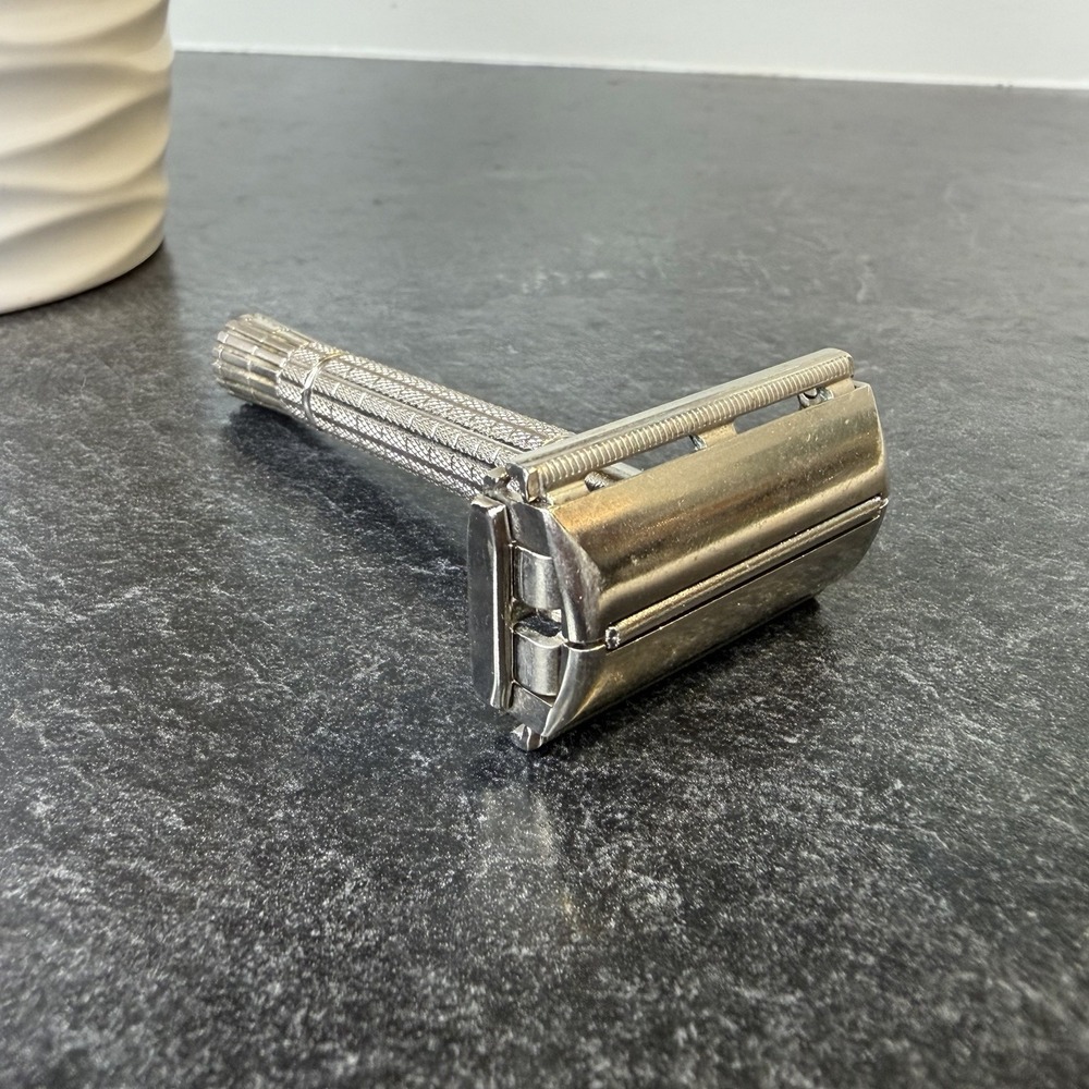 Vintage 1956 Gillette B2 TTO Flare Tip Super Speed DE Safety Razor